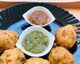 A picture of step 4 of Aloo vada/Potato pakoray bombs.