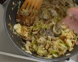 A picture of step 4 of Easy!Easy! Cabbage Tuna Pie.