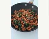 A picture of step 1 of Stir Fried Minced Meat with Baby Spinach.