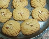 आटे के क्रिस्पी बादाम बिस्कुट (Aate ke crispy badam biscuit recipe in Hindi) रेसिपी चरण 4 फोटो
