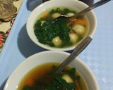 Foto langkah ke 4 dari resep Sup bakso ikan dan Daun kelor.