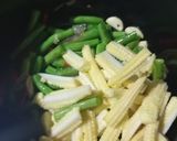 Foto langkah ke 3 dari resep Tumis jagung muda buncis sosis.