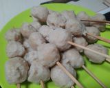 Foto langkah ke 4 dari resep Sate bakso ikan bumbu simple🍡.