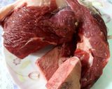 Foto del paso 3 de la receta: Codo alto de ternera con guisantes tiernos