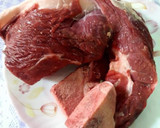 Foto del paso 3 de la receta: Codo alto de ternera con guisantes tiernos