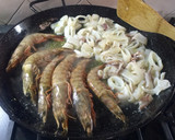 Foto del paso 3 de la receta: Patatas con langostinos y calamares