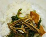 Foto langkah ke 5 dari resep Cah Kangkung Tahu Teri Kriuk Pedas Manis.