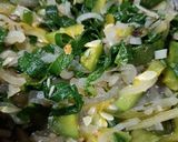 Foto del paso 4 de la receta: Huevos Revueltos con Acelga y Zucchini