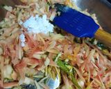 A picture of step 4 of Raw papaya sambharo.