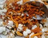 A picture of step 5 of Popcorn bhel.