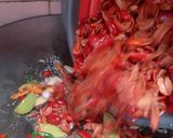 Foto langkah ke 2 dari resep Tumis Kulit Melinjo.