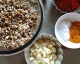 A picture of step 1 of Lasooni tawa fry mataki.