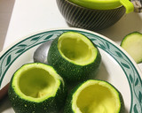 Foto del paso 1 de la receta: Calabacines luna rellenos de atún y pimiento rojo
