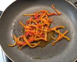 Foto del passaggio 3 della ricetta Fileja con Salsa di Datterini e Zenzero con Pesce