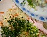Foto langkah ke 5 dari resep Lumpia Bihun & Sayur.