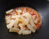 Foto langkah ke 3 dari resep Oseng Kikil Kentang Pedas.