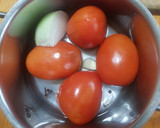Foto del paso 1 de la receta: Salsa de jitomate sin chile