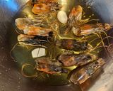 Foto del paso 1 de la receta: Spaguetini, langostinos y sepia con cacahuetes