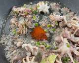Foto del paso 4 de la receta: Arroz con pulpitos encebollados