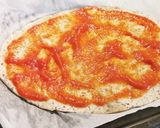 Foto del paso 1 de la receta: Pizza de Salmón, Gambas, tomate seco y aceitunas negras