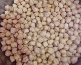 Foto del paso 1 de la receta: Garbanzos con bacalao y toque de aceite de perejil y ajo