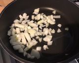 Une image de l'étape 3 de Pommes de terre à la tomate, coriandre et épices.