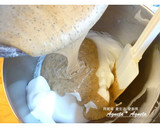 A picture of step 5 of [Anita♥sweet] Strawberry Whipped Cream Cake (Milk Tea Chiffon Cake).
