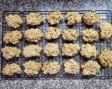 Foto del paso 3 de la receta: Galletitas con coco y pasas