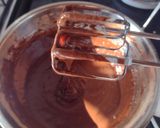 Foto del paso 4 de la receta: Bizcochuelo de chocolate súper húmedo