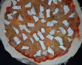 Foto del paso 4 de la receta: Pizza de cebolla caramelizada y queso de cabra