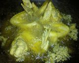 Foto langkah ke 4 dari resep Ayam goreng kremes ala mbok Berek.
