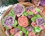 Foto langkah ke 10 dari resep Muffin with buttercream flowers bouquet.