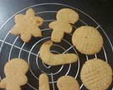 A picture of step 3 of Nutty Wheat Gud cookies.