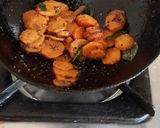 கேரட் மிளகு பொரியல்(carrot pepper poriyal recipe in tamil) ரெசிபி ஸ்டேப் 4 புகைப்படம்