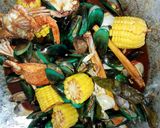 Foto langkah ke 5 dari resep Seafood Saus Padang Komplit (Seafood Asam Pedas Manis aka Seafood Tumpah).