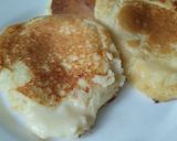 Foto del paso 5 de la receta: Panquecas de yuca y queso rellenos de dulce de guayaba🥯🥞🧀