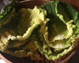 Une image de l'étape 1 de Chou vert farci au doux agneau et trempé à la bière.