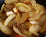 Foto del paso 2 de la receta: Manzanas caramelizadas al jengibre con rulos de chocolate
