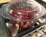 Une image de l'étape 4 de Compote de cerises et cassis.