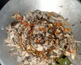 Foto langkah ke 4 dari resep Tumis tongkol jantung pisang.