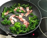 A picture of step 3 of Bacon and Kale Omelet.