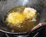 A picture of step 4 of Urad dal vadas.