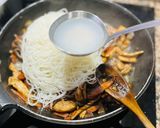 Foto del paso 5 de la receta: Noodles de arroz con pollo y zanahorias 🥕 🐣 🥕 🐣 🌾