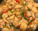 รูปขั้นตอนการทำที่ 6 ของ ผัดไก่ใส่เห็ดออริจิน้ำมันหอย