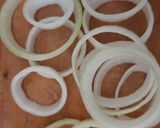 Foto langkah ke 1 dari resep Deep fried onion rings.