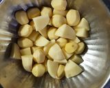 दम प्याज़ आलू (dum pyaz aloo recipe in Hindi) रेसिपी चरण 1 फोटो