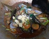 Foto langkah ke 9 dari resep Kerang Saus Padang.