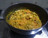 A picture of step 4 of Mix veg curry and garlic lachchha paratha.