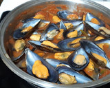 Foto del paso 6 de la receta: Mejillones picantes con tomate