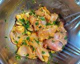 Foto del paso 2 de la receta: Filetes de pechuga de pollo al limón y curry amarillo hingú